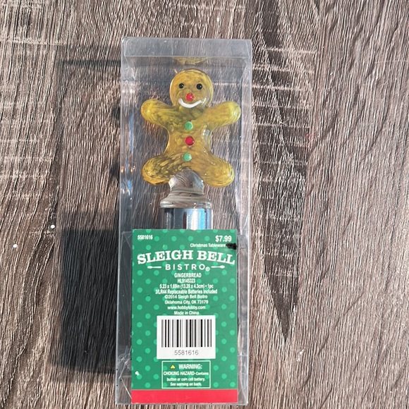 Brand New and Festive Sleigh Bell / Ginger Bread Man Wine Stopper NWT - Picture 3 of 7